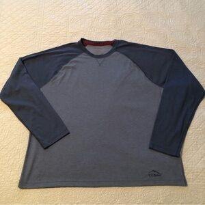 LL Bean Raglan sleeve t shirt. Men’s Size XL. Two tone blue.